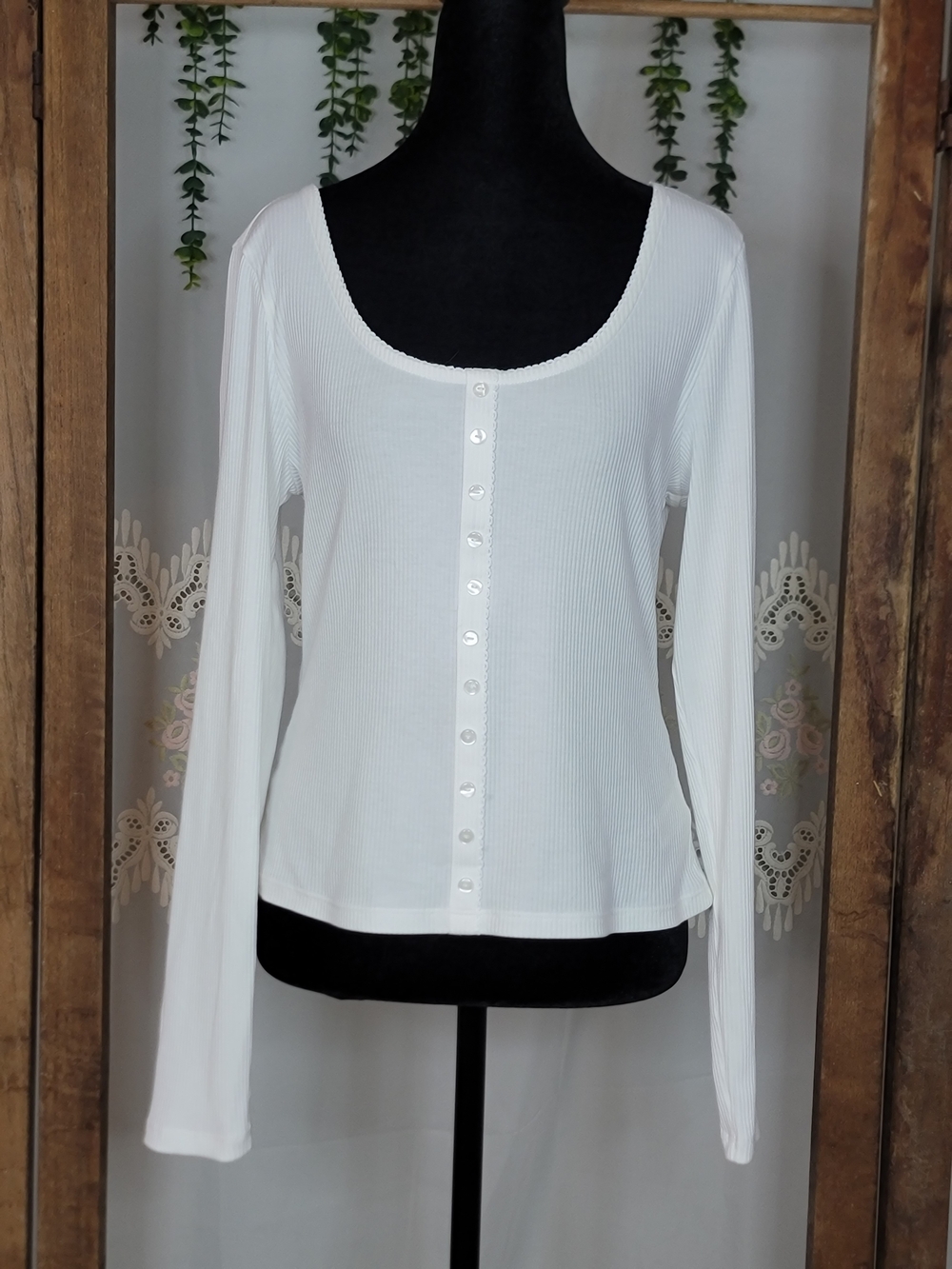 Scoop White Ribbed Scoop Neck Long Sleeve Top | Faux Pearl Button Knit | Size L - Picture 3 of 8